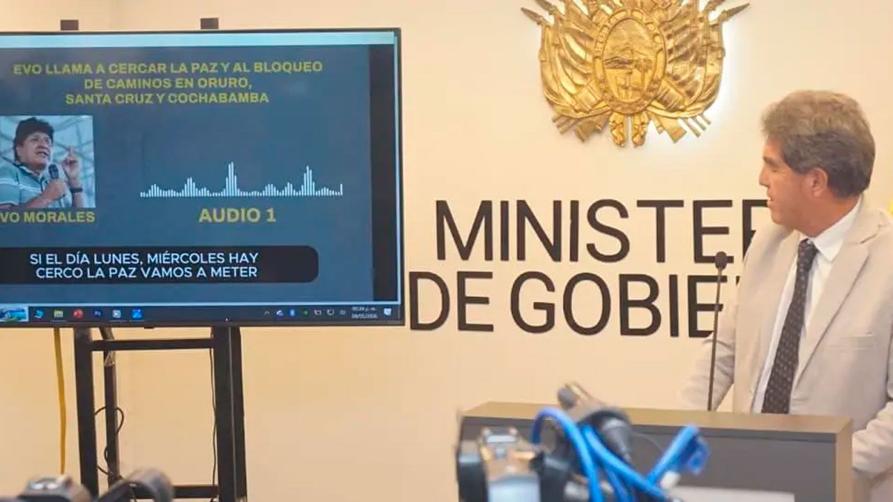 Gobierno difunde audios atribuidos a evo y denuncia desestabilización