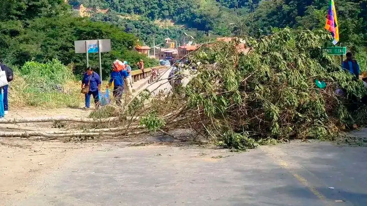 Diputado pide intervención policial por bloqueos en el norte paceño