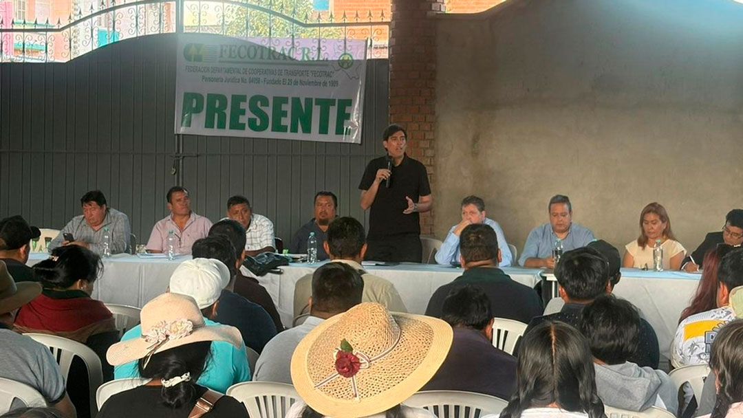 Denuncian intento de sabotaje a reunión entre ministros y transportistas en cochabamba
