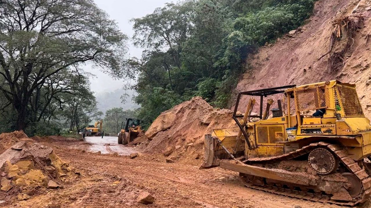 ABC ejecuta trabajos de mantenimiento vial en la ruta a los valles cruceños