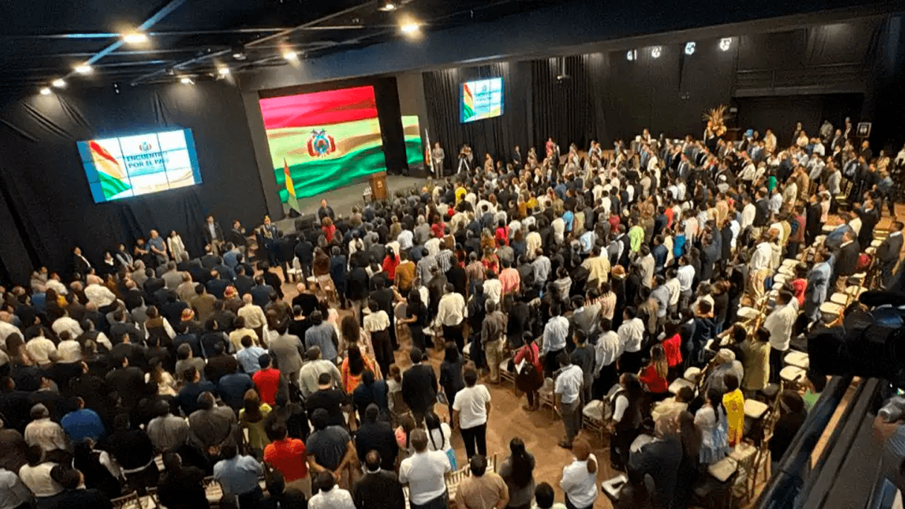 Gobierno y sectores sociales trazan en Cochabamba la ruta de reformas para enfrentar la crisis nacional