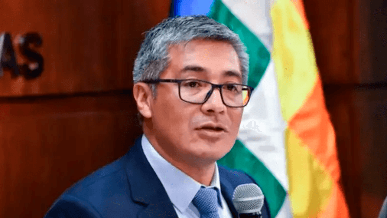 Ministro de Economía anuncia revisión de la Ley de Autonomías para devolver facultades a las gobernaciones