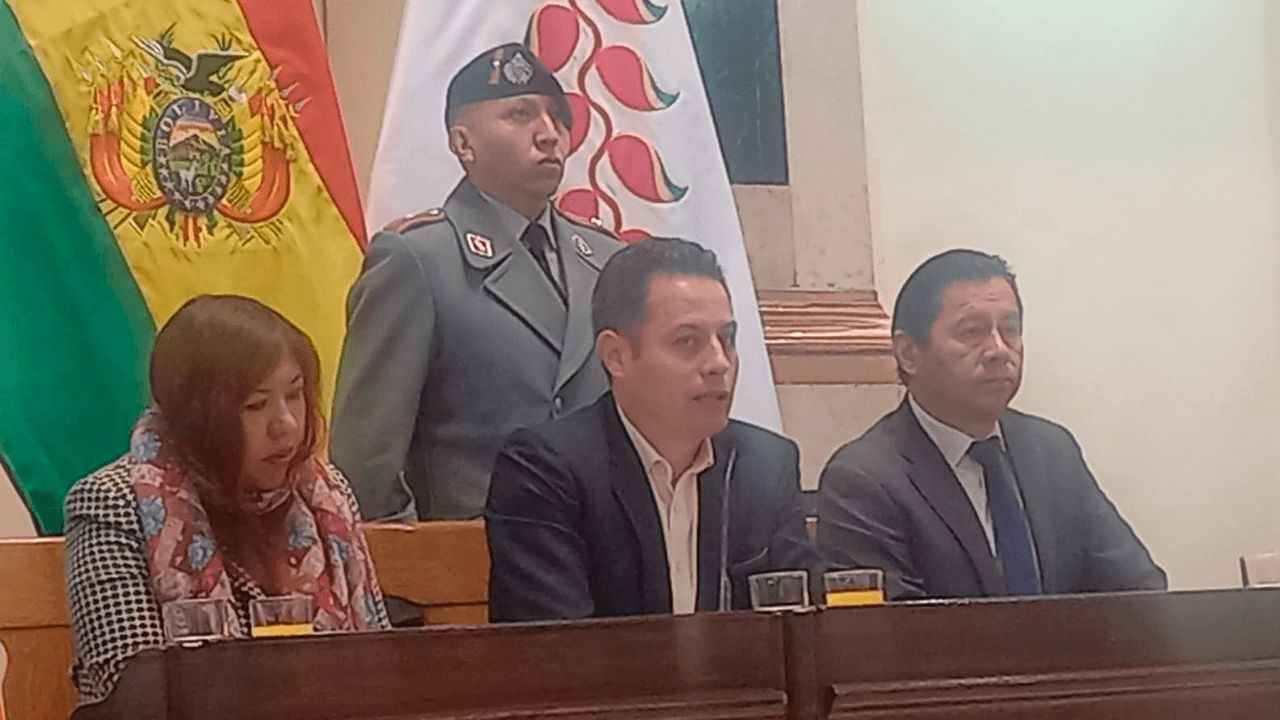 Vicepresidente Edmand Lara pide nuevos interlocutores para el diálogo y cuestiona rol del ministro de Trabajo