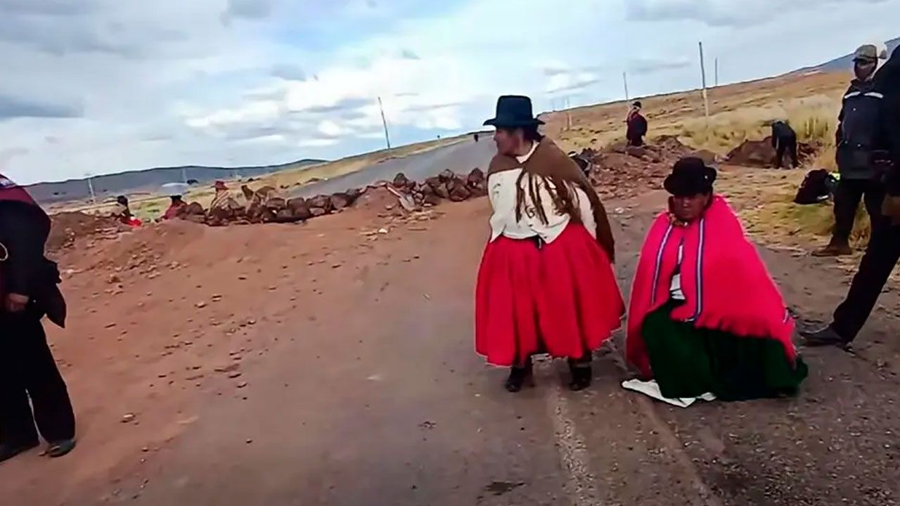Bloqueos impiden el ingreso de cisternas con oxígeno medicinal a La Paz 