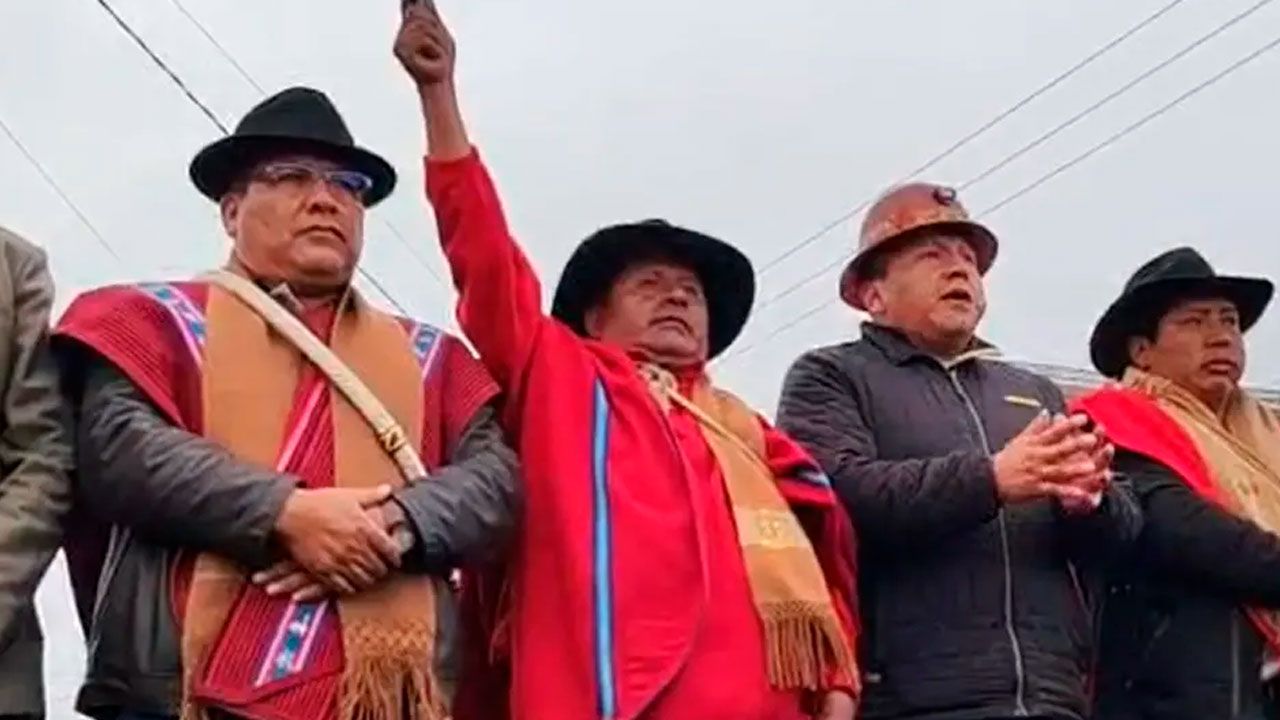 COB y Ponchos Rojos firman pacto para mantener protestas contra Paz