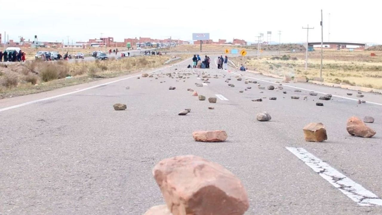 Suman 67 bloqueos y la Policía aún no recibe orden para desbloquear