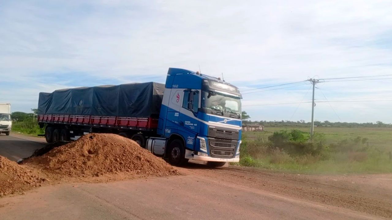 Maestros rurales levantan bloqueos en San Julián y Cuatro Cañadas
