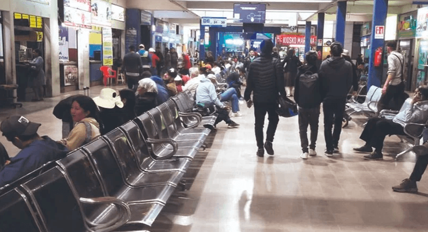 Santa cruz reanuda salidas de buses mientras persisten restricciones en otras terminales