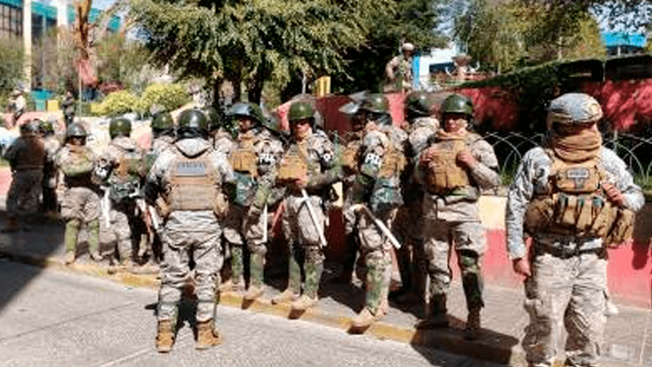 Fuerzas Armadas se declaran "en apronte" ante ola de conflictos y amenazas al orden constitucional