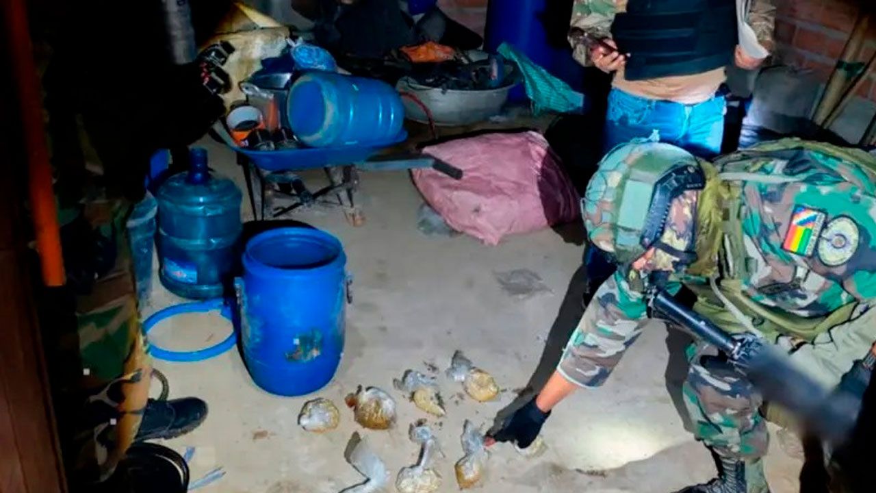 Megaoperativo en Villa Tunari deja tres aprehendidos, droga y armas secuestradas
