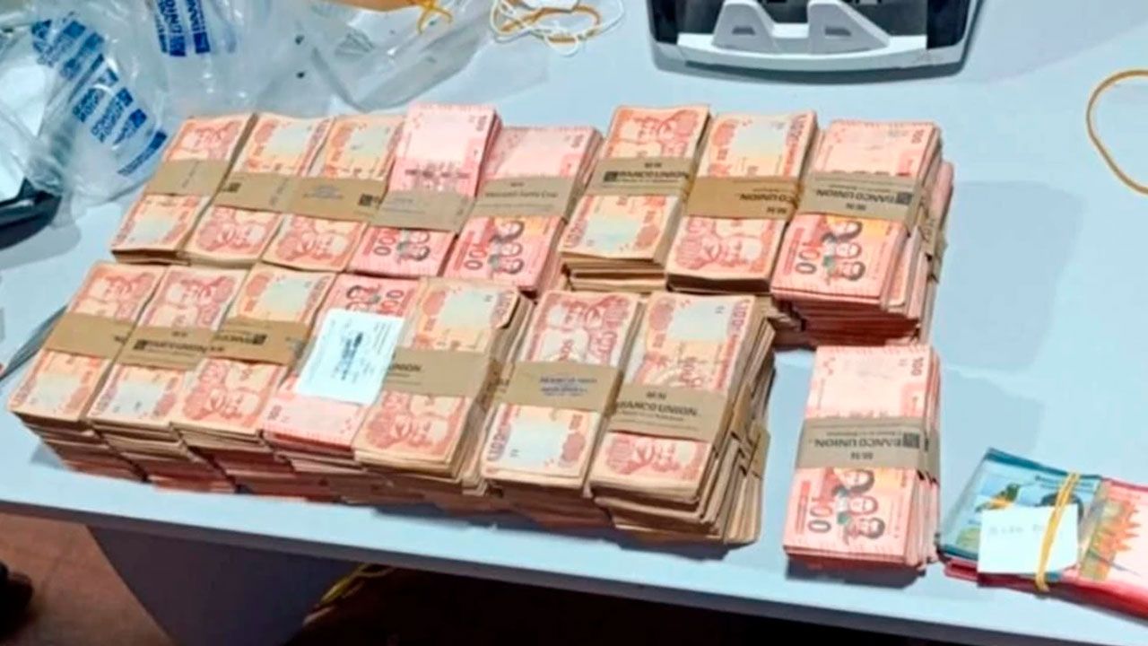 Aprehenden en La Paz a un hombre que transportaba Bs 4,8 millones en bolsas