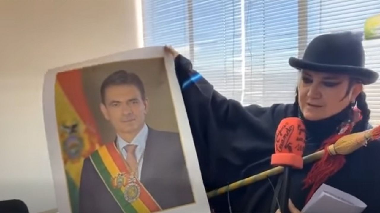 María Galindo cuestiona afiches con imagen de Rodrigo Paz