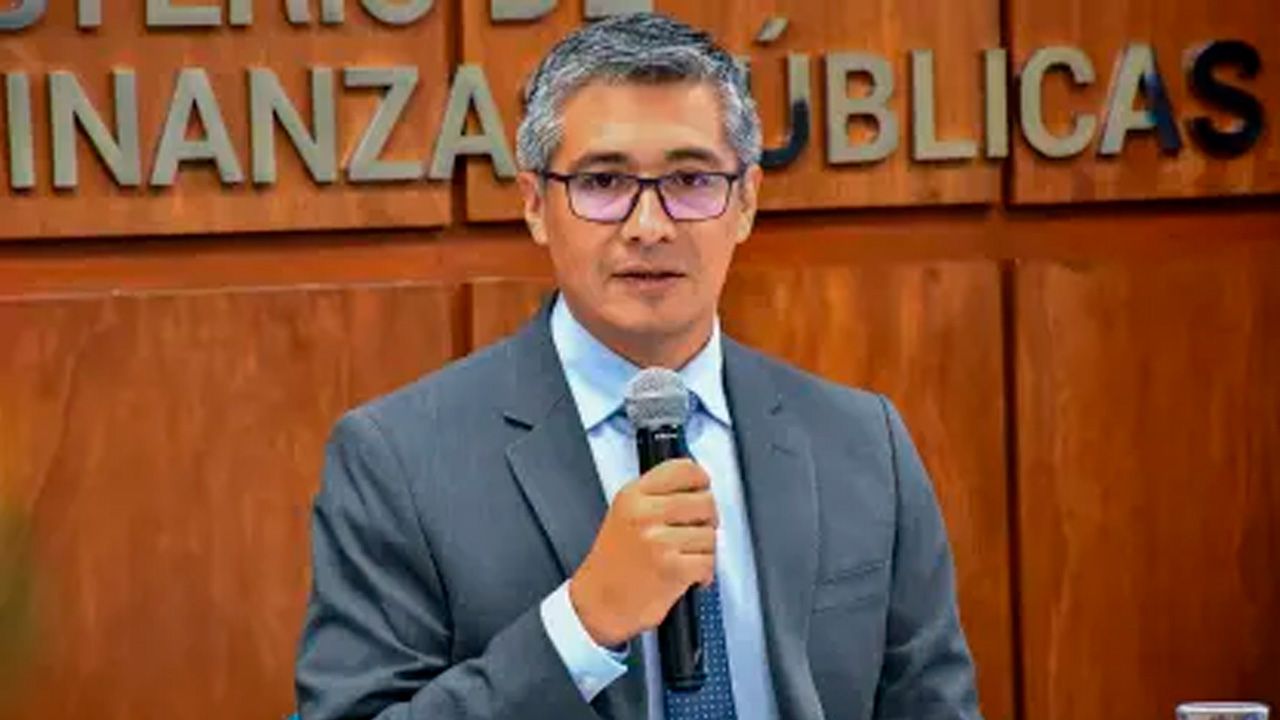 Ministro de Economía anuncia medidas ante crisis social: “Lo que buscan es desestabilización y no va a pasar”