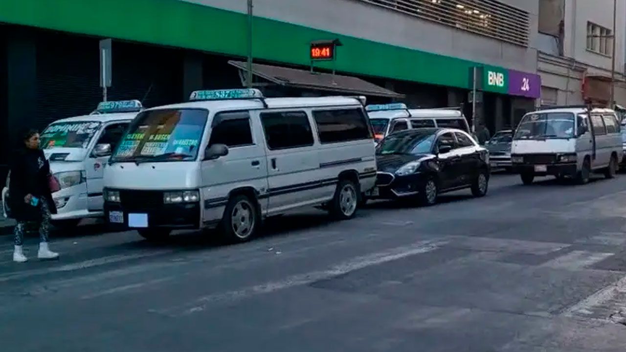 Retorna gradualmente la normalidad al centro de La Paz tras los enfrentamientos