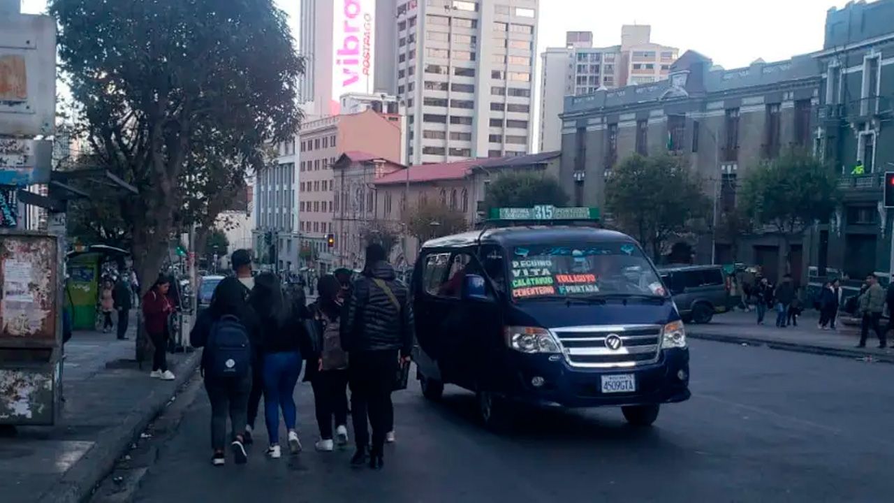 Retorna la calma al centro paceño: Se normaliza el tráfico tras horas de violencia y detonaciones de dinamita