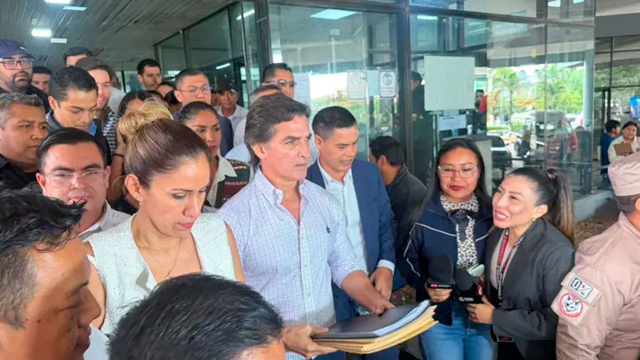 Consejo de la Magistratura entrega documentos históricos del Mutualista a la Alcaldía cruceña 