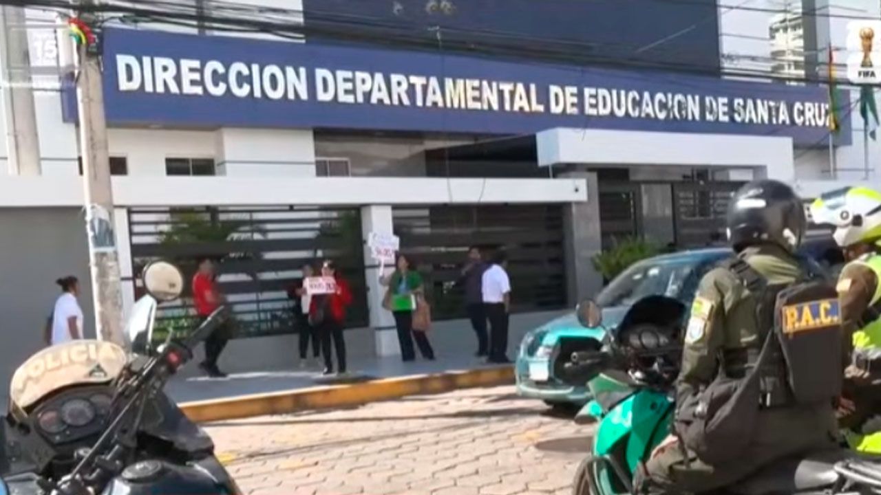 Maestros urbanos evalúan bono anual de Bs 2.400 propuesto por el Gobierno