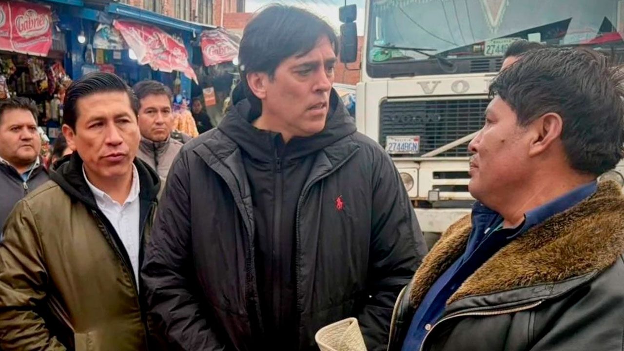 Gobierno califica de “desestabilizadora” la marcha evista que avanza hacia La Paz