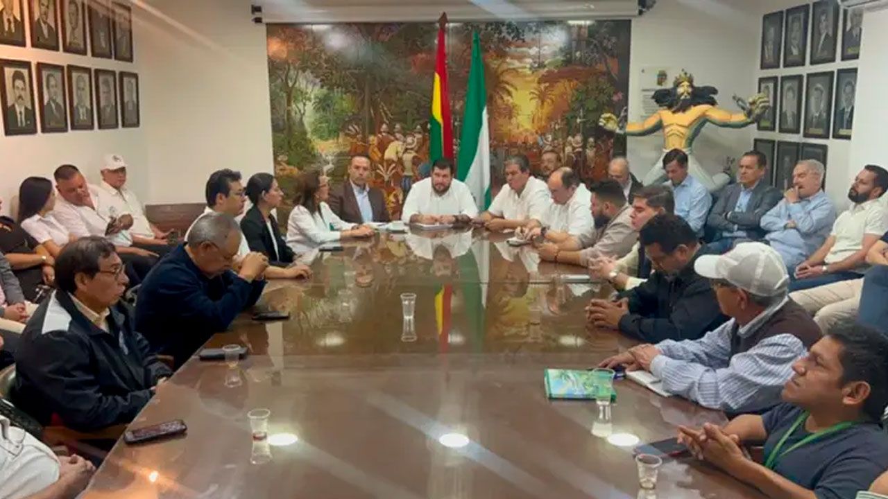 Cívicos analizan Asamblea de la Cruceñidad por la democracia