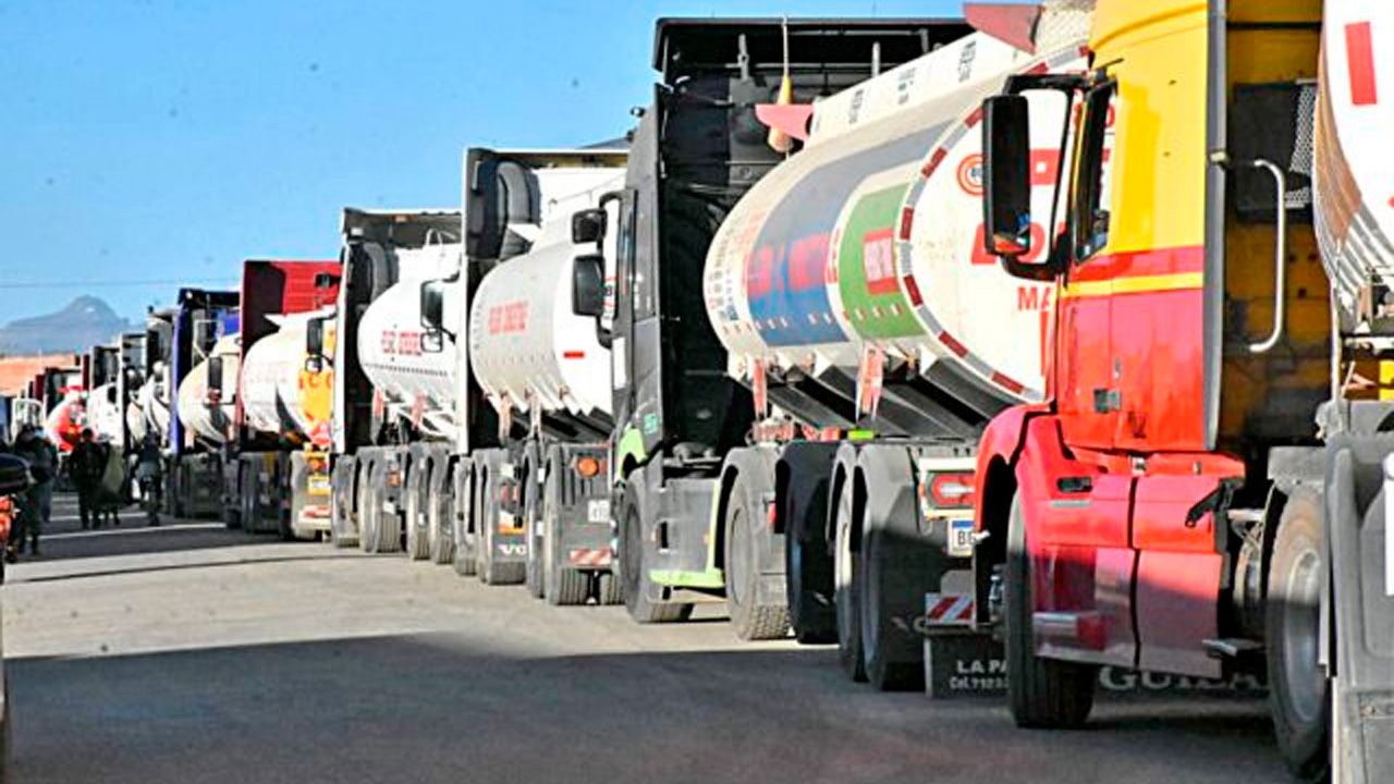 Operativo militar-policial libera 100 cisternas varadas en Senkata tras desbloqueo de rutas