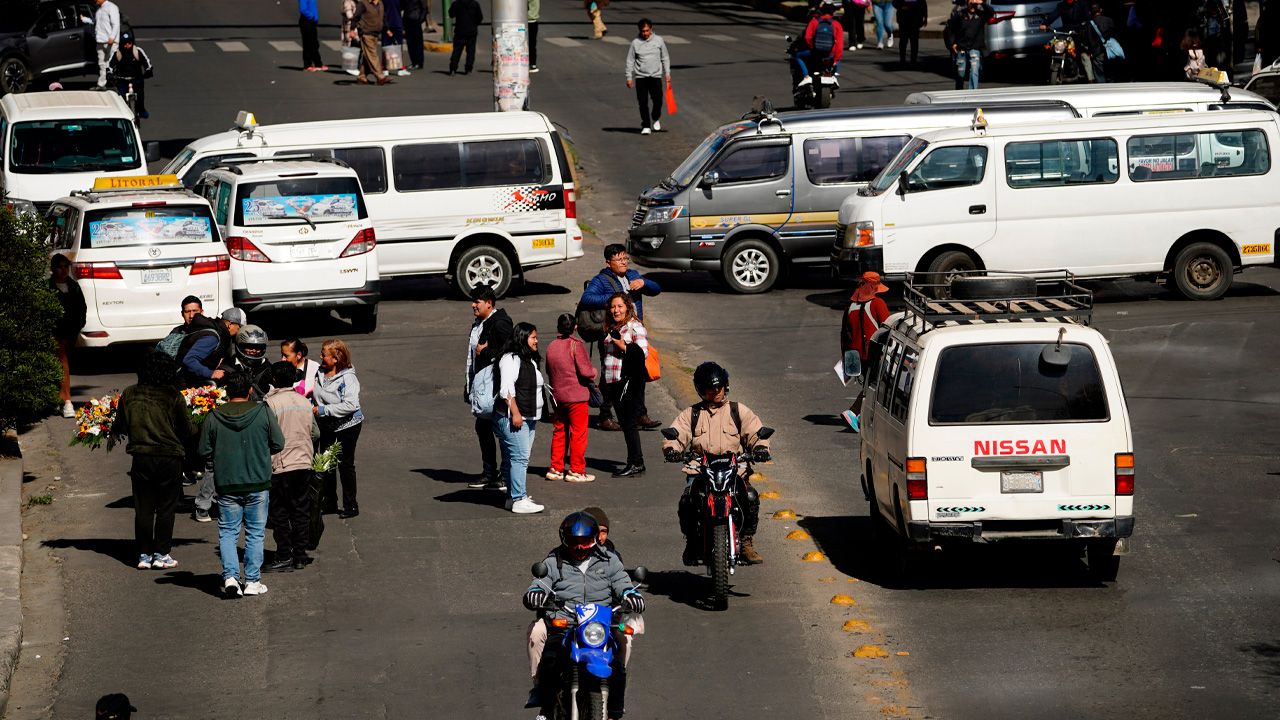 Operativo "Corredor Humanitario" logra abastecer a La Paz, pero persisten focos de bloqueo