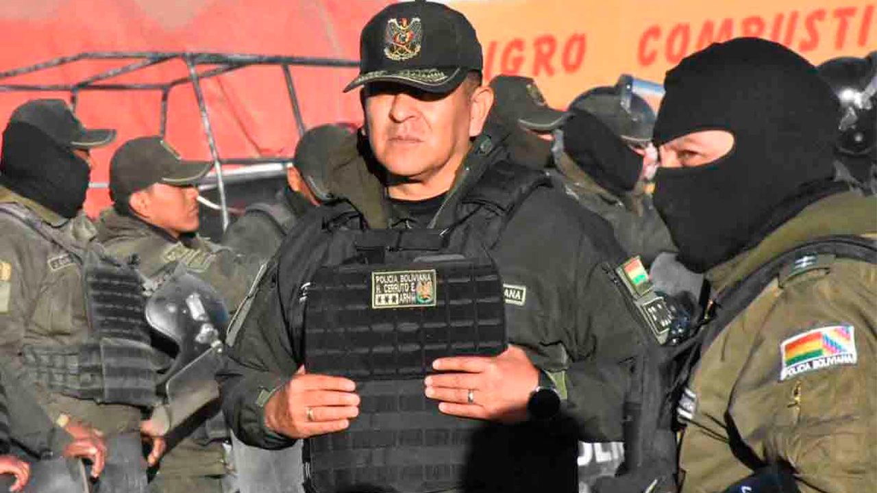 Gobierno presenta a sujeto capturado con explosivos "listos para ser utilizados" en los bloqueos