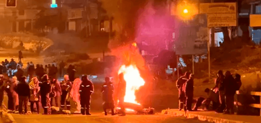 Bloqueo en huayllani cumple segundo día y corta la vía cochabamba-santa cruz