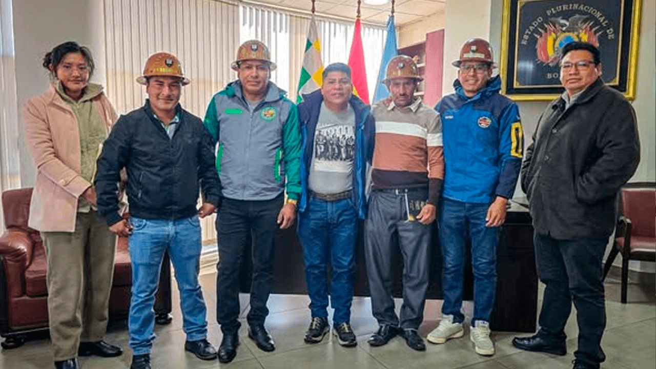 Gobernación de Cochabamba y cooperativistas mineros coordinan la reactivación del laboratorio sectorial