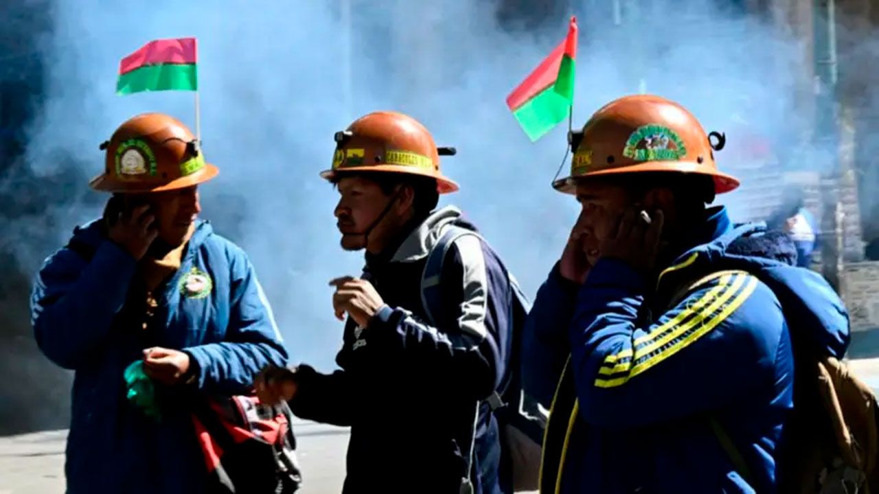 Mineros de Colquiri llegan a La Paz para reforzar movilizaciones