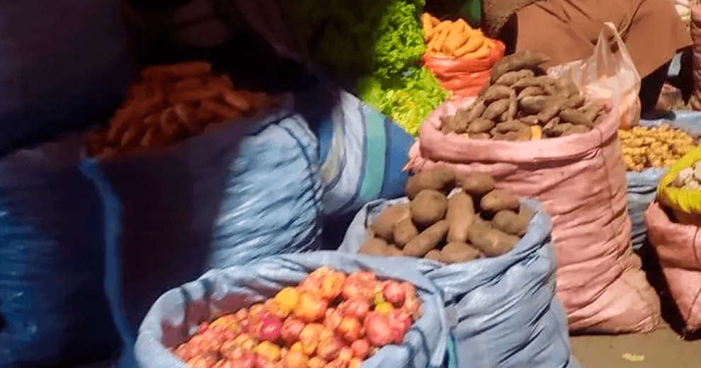Bloqueos encarecen verduras y hortalizas en cochabamba por dificultades en el transporte