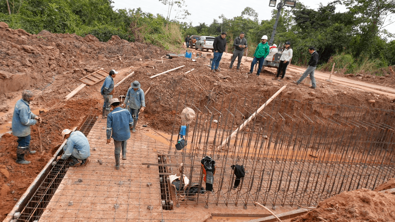 Retrasos en la construcción del camino Faja Norte en Yapacaní por problemas de financiamiento