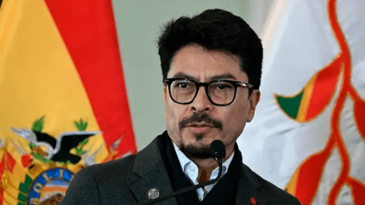 Canciller cuestiona postura de Petro