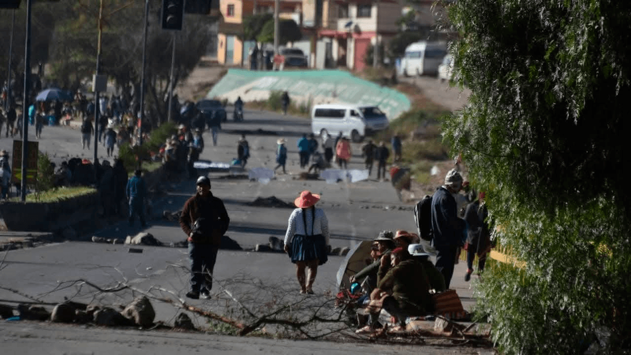 Bolivia en vilo: Masivas movilizaciones ciudadanas y operativos de desbloqueo marcan la tercera semana de conflicto