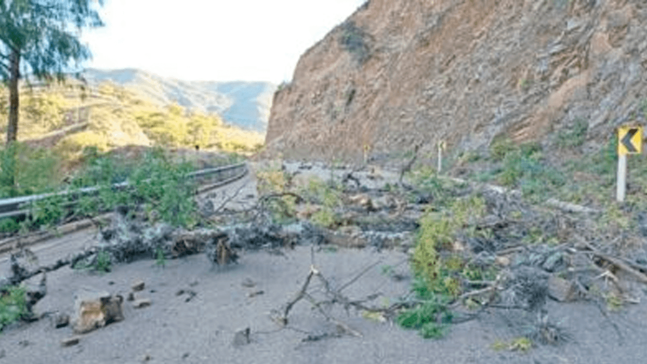 Sucre queda aislada: Bloqueo en Aiquile corta la última conexión terrestre