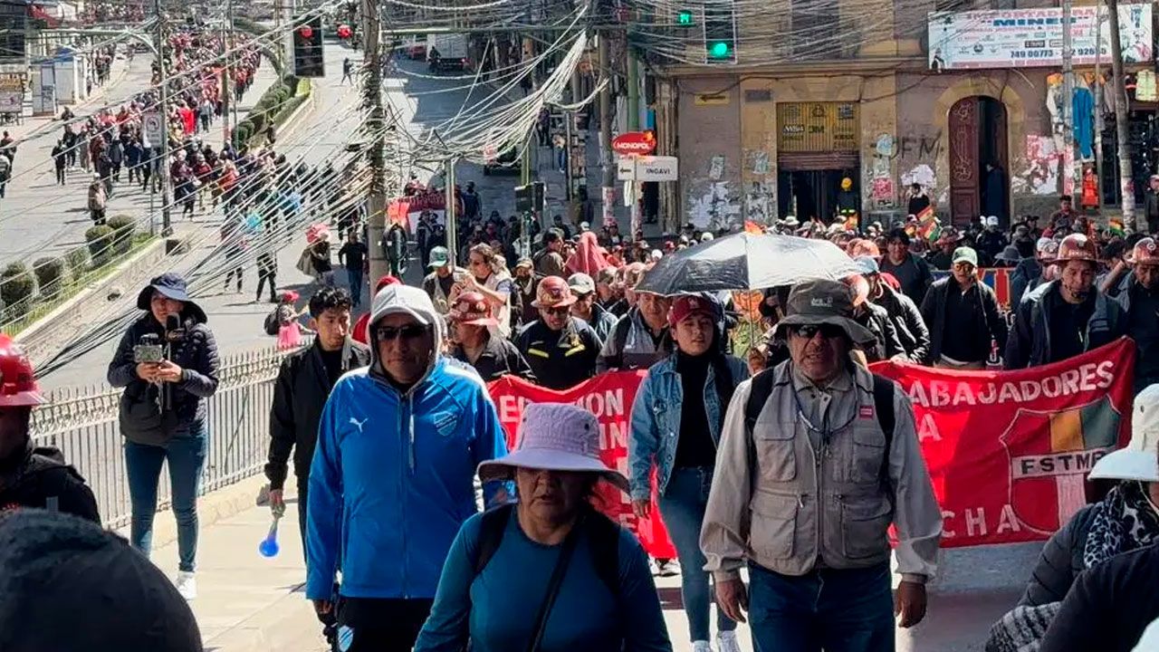 Marcha de la COB recorrió La Paz y concluyó sin enfrentamientos