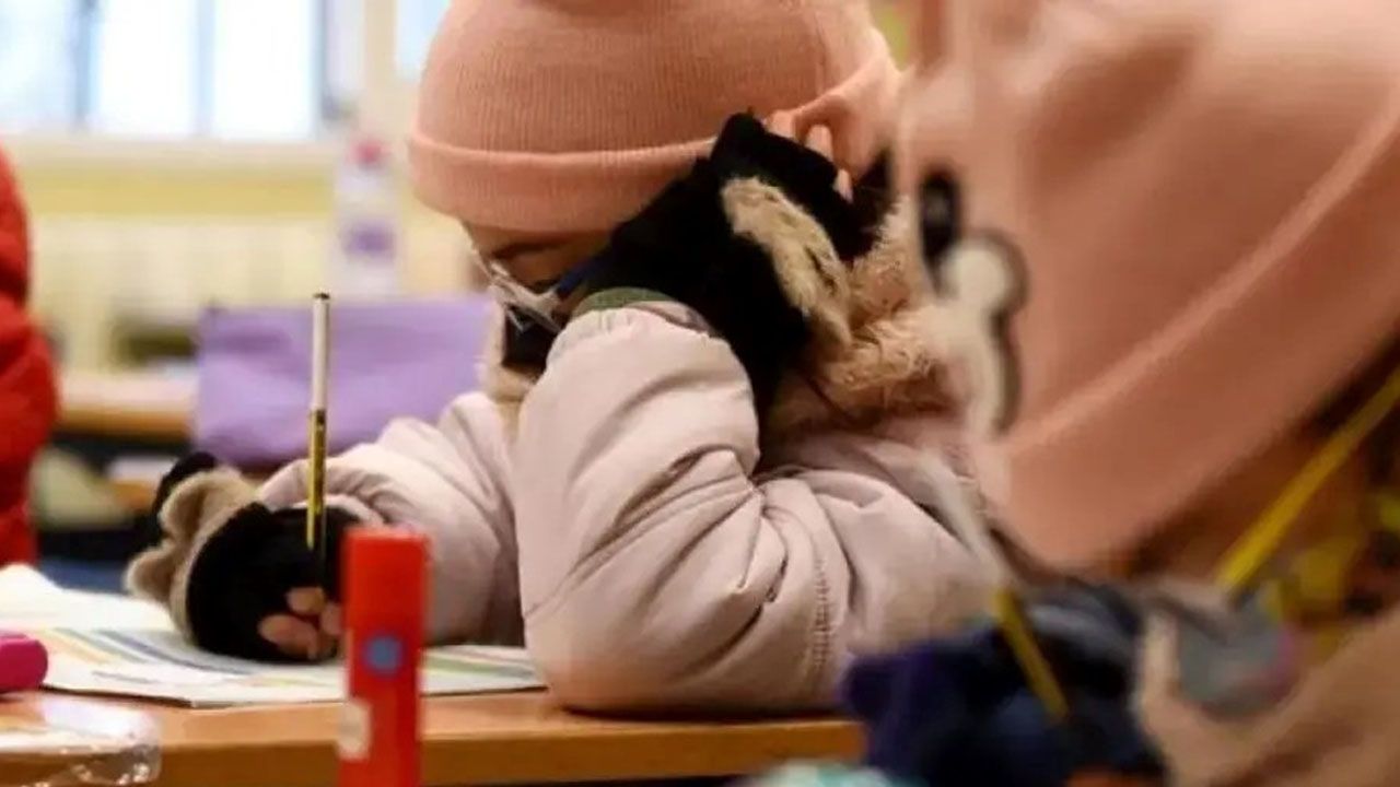 Educación dispone tolerancia en el ingreso y flexibiliza el uso de uniformes en Santa Cruz ante el crudo descenso térmico