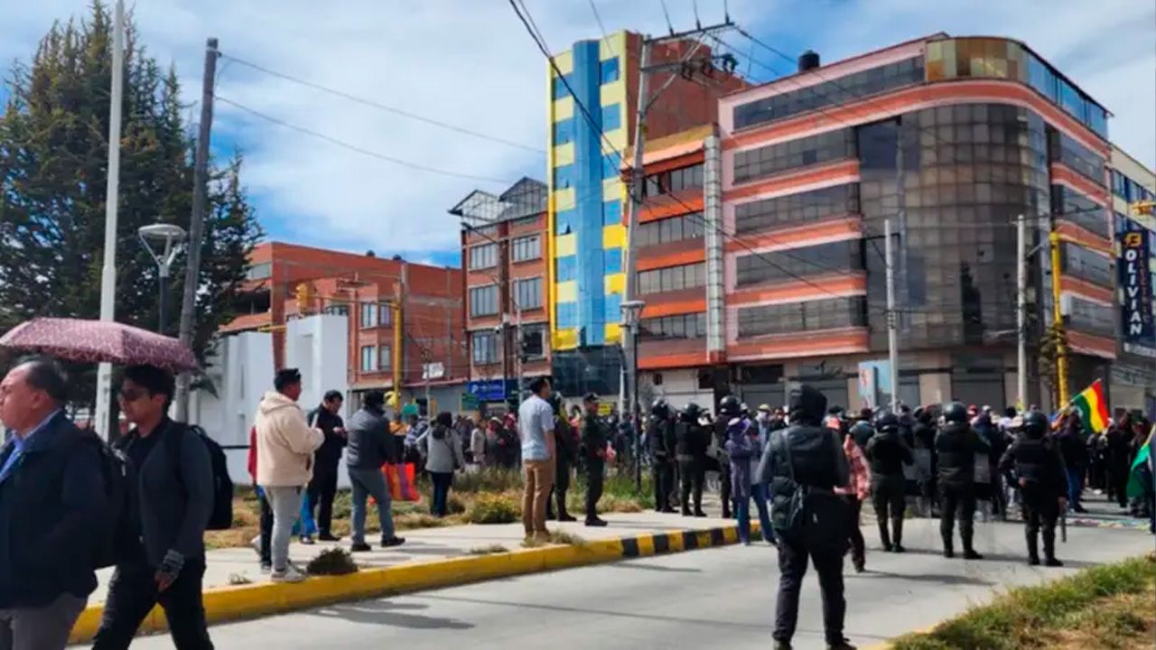 Bloqueo en el aeropuerto de El Alto intensifica la crisis de abastecimiento en La Paz