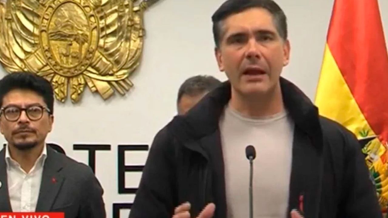 Gobierno invita a la federación Tupac Katari al diálogo y posterga consejo económico