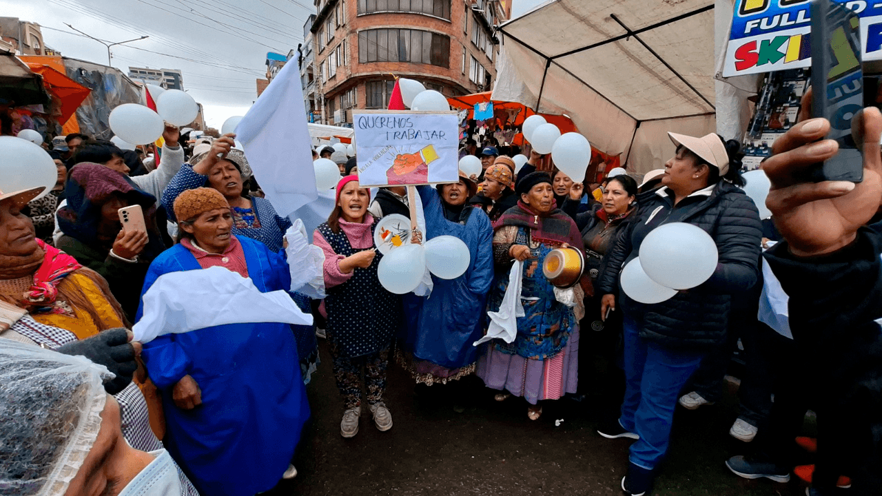 Comerciantes de la Feria 16 de Julio exigen diálogo para frenar los conflictos en La Paz y El Alto