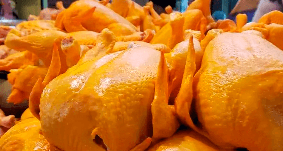 Escasez y sobreoferta provocan variación en el precio del pollo en el eje central