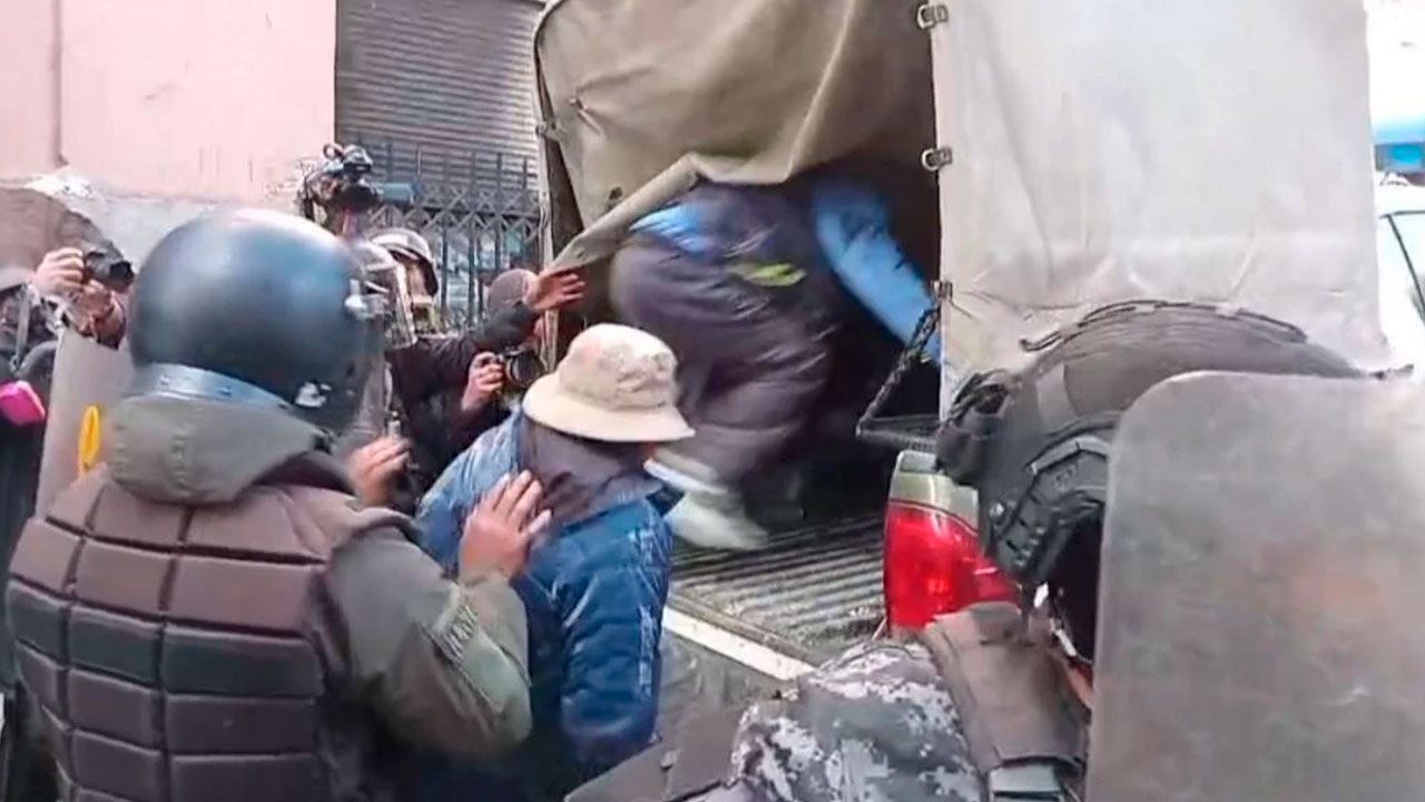 Al menos 20 personas fueron detenidas tras disturbios luego de la marcha en La Paz