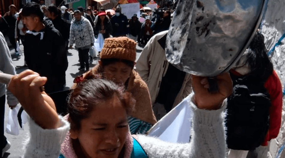 Escasez y altos precios generan desesperación en mercados de La Paz y El Alto