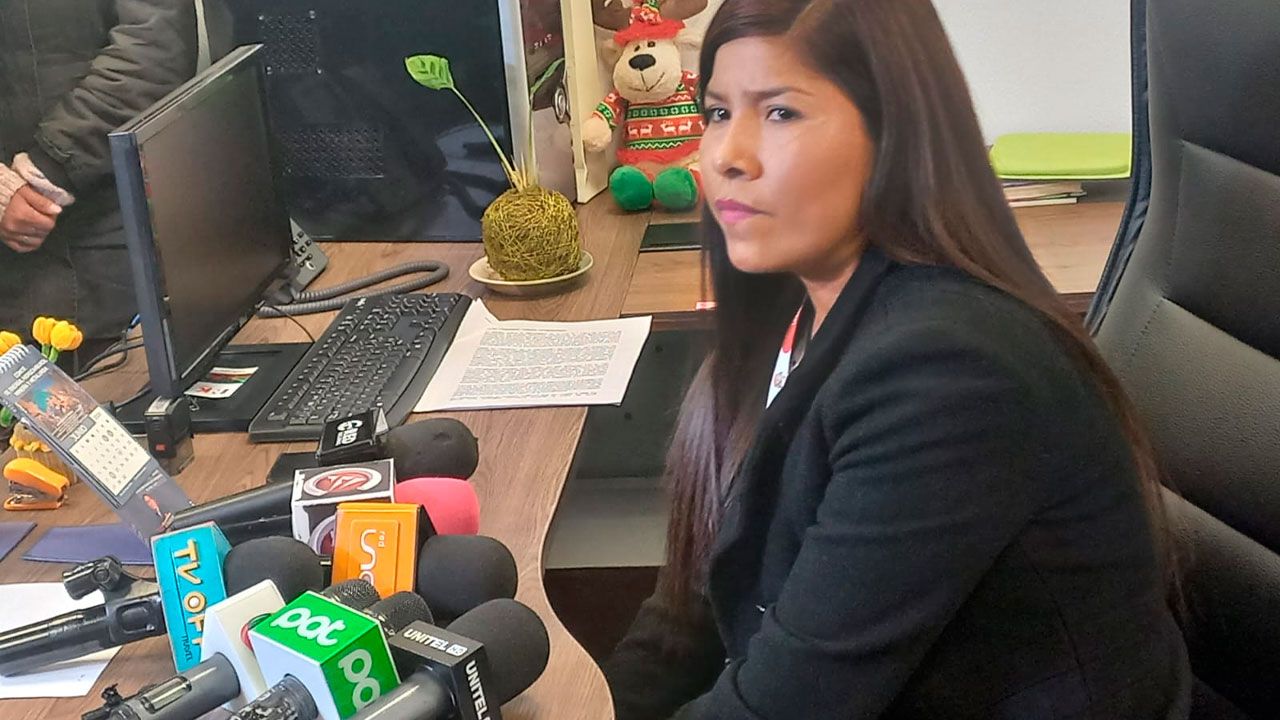 Eliana Condori pide diálogo al gobierno para resolver la crisis del país