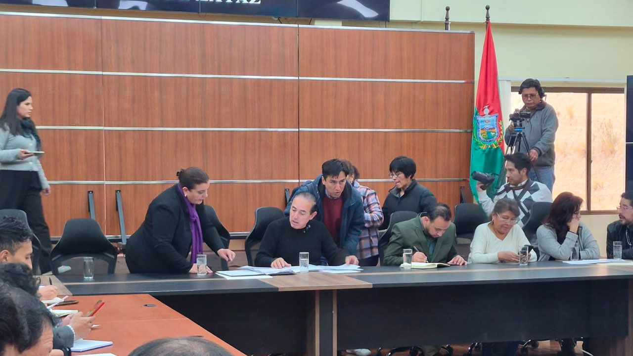 César Dockweiler inicia reunión interinstitucional por la paz en la sede de gobierno