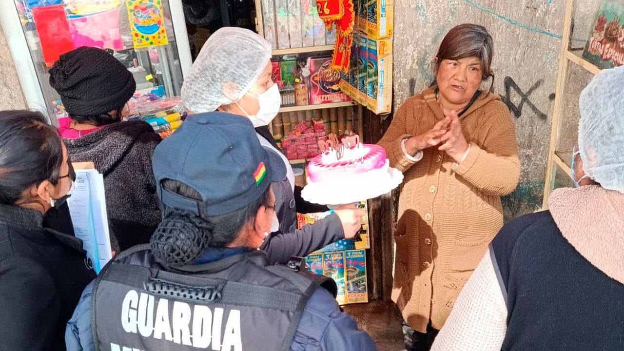 Decomisan productos en mal estado en pastelerías de el alto por el día de la madre
