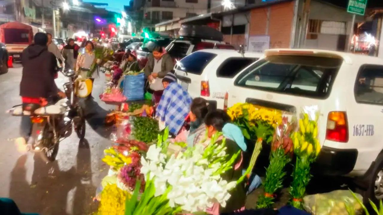 Floricultores de Cochabamba reportan pérdidas por bloqueos en vísperas del Día de la Madre