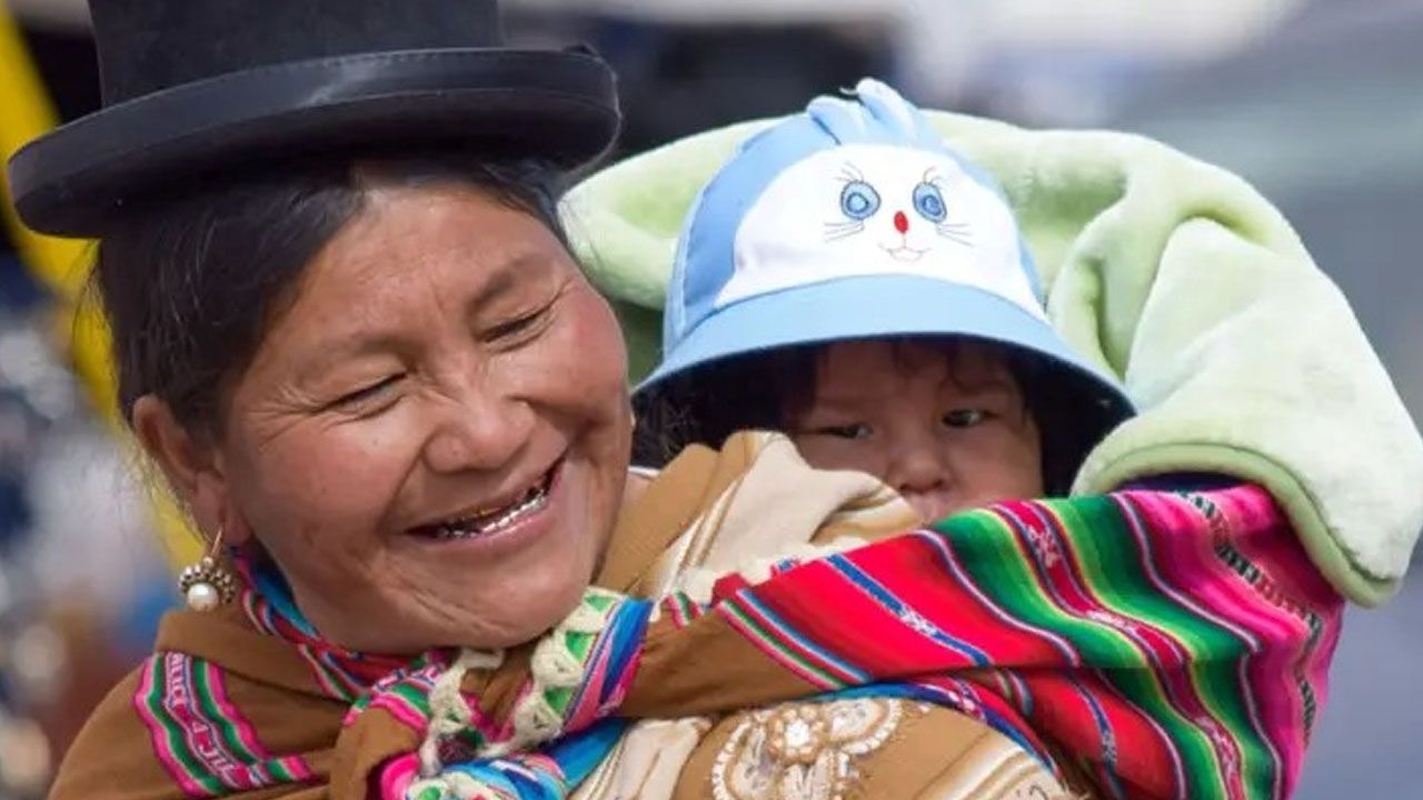 Bolivia conmemora el Día de la Madre en honor a la valentía de las Heroínas de la Coronilla
