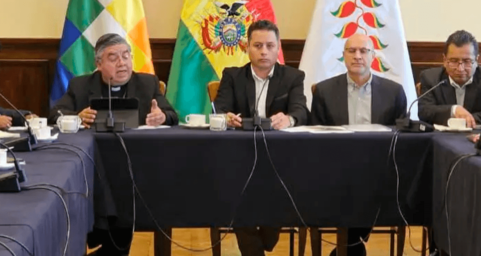 Instalan comisión de diálogo para buscar solución al conflicto y bloqueos