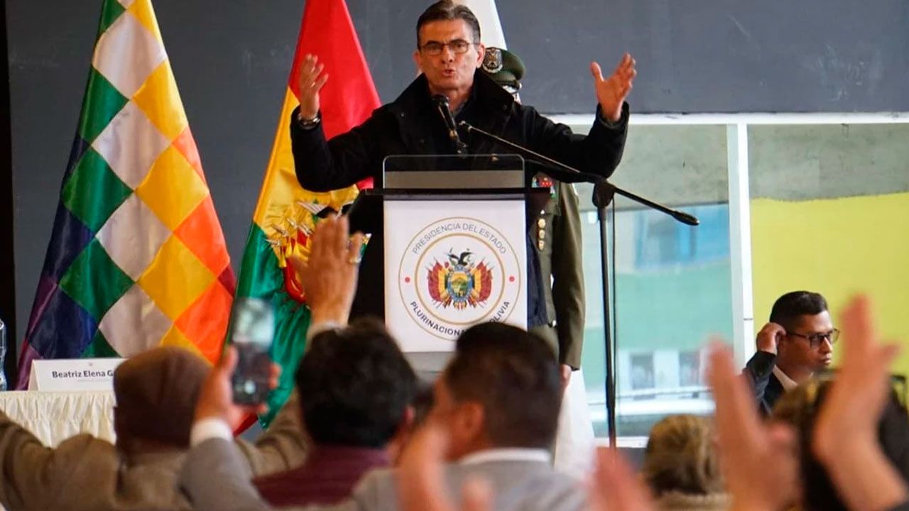 Paz convoca por última vez al diálogo y advierte con aplicar la ley