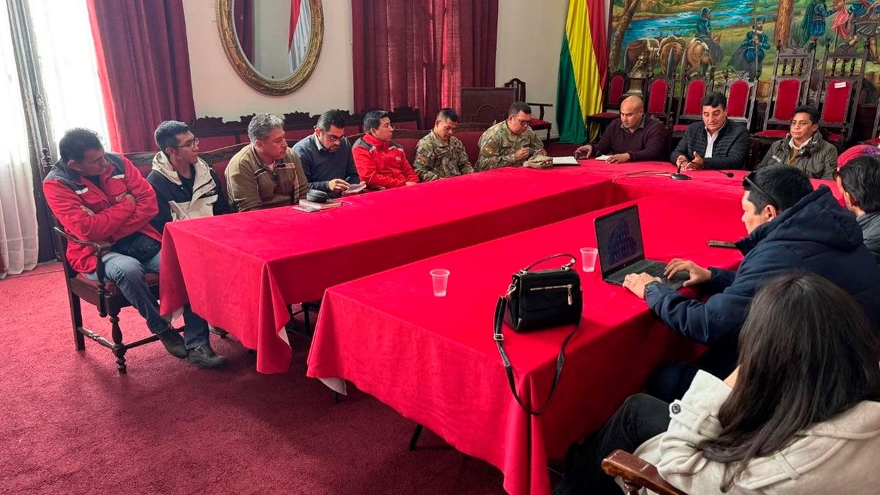 Tarija acopia una tonelada y media de alimentos y medicamentos para enviar a la paz y el alto